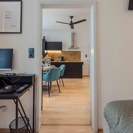 Lejlighed Schiller Im Zentrum Von Hof- Kueche- Parkplatz- 250mbit Wlan By Interhome *
